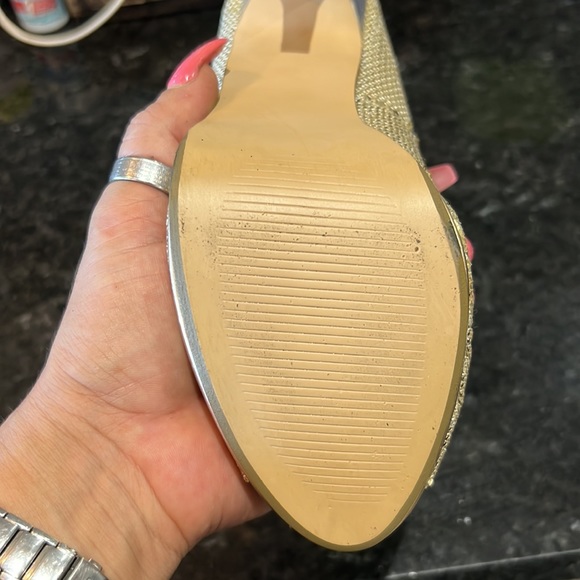 high heels shoes. Worn a few times like new. - Picture 6 of 6